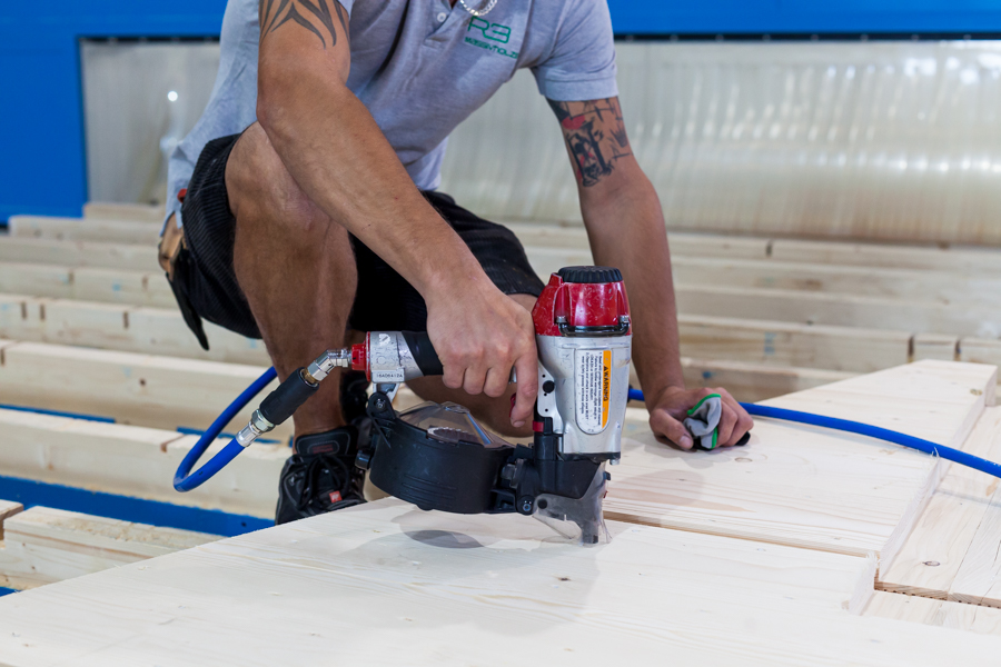 Nagelschussgerät, Massivholzwand, Hundegger